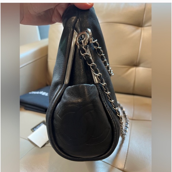 Chanel Lambskin soft hobo bag - Picture 6 of 16